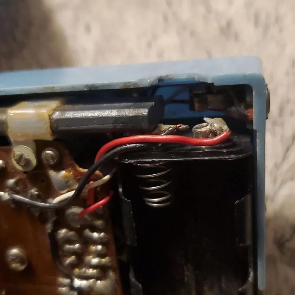 Radio Corp. SR-H107 transistor radio, likely from around 1961 With Case Military - Picture 9 of 16